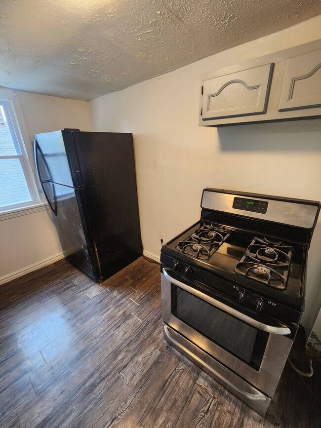 Building Photo - 3658 E 143rd St