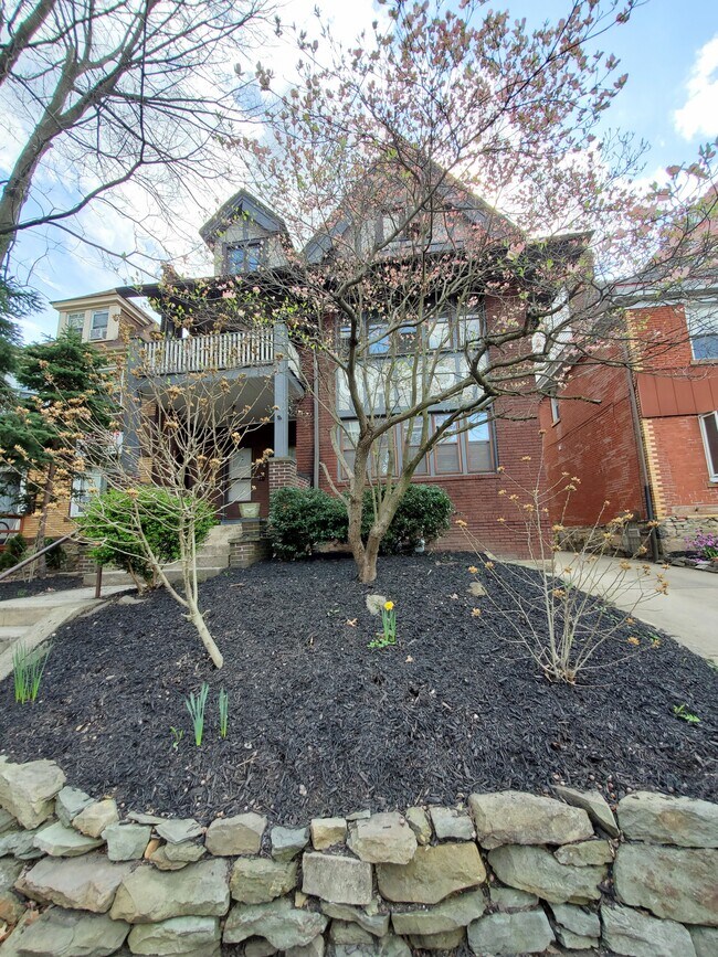 Building Photo - 222 Morewood Ave