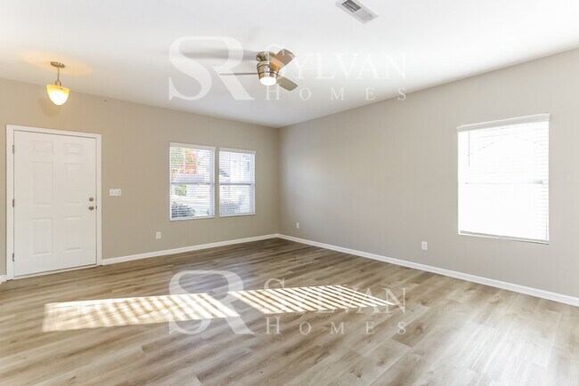 Building Photo - Don't miss out on this charming 3BR 2.5BA home