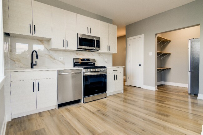 Foto del edificio - 3422 W Dickens Ave