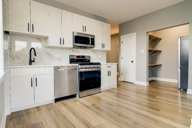 Photo - 3422 W Dickens Ave Apartment