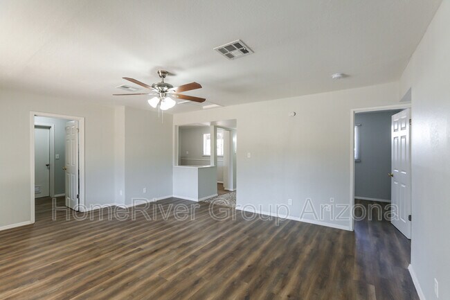 Building Photo - 5731 N 33rd Ave