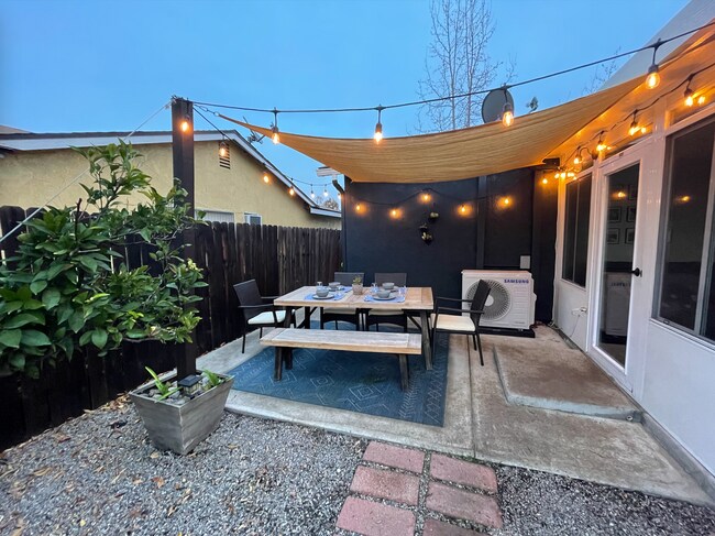 Outdoor furniture to stay - 10480 Bedfont Cir