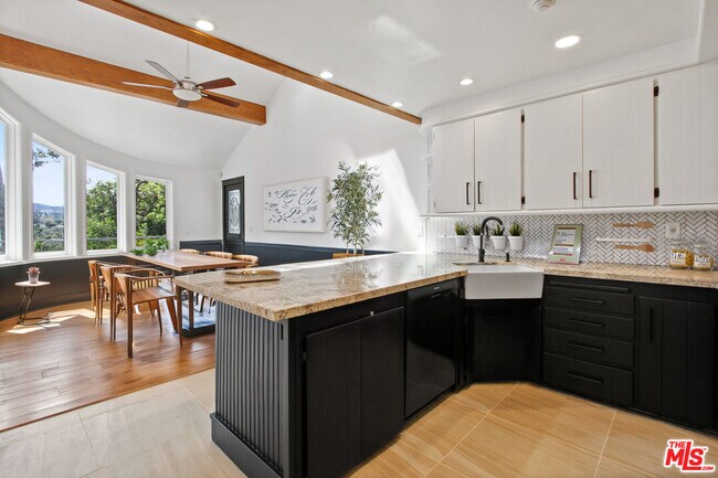 Building Photo - 3553 Cody Rd