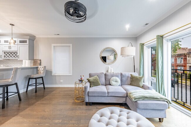 Foto del edificio - 4634 S Langley Ave