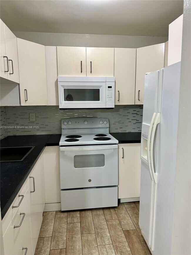 Foto del edificio - 2565 W 56th St