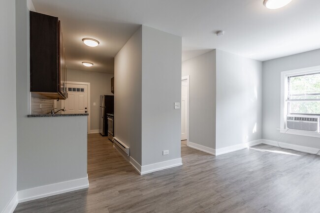 Foto del edificio - 705 W Brompton Ave