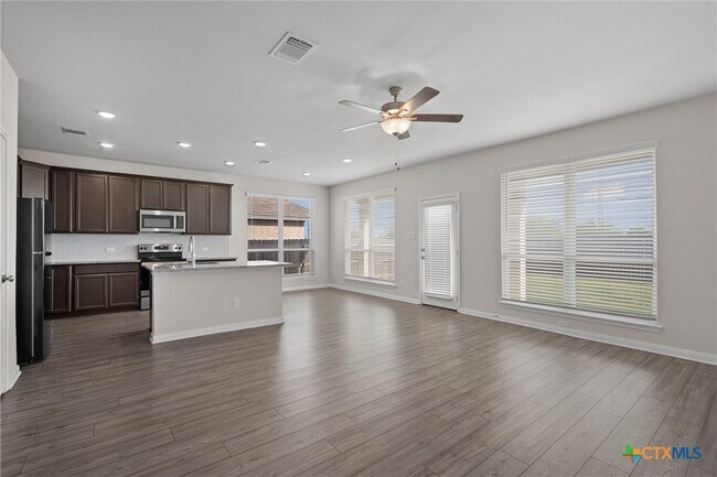 Foto del edificio - 1037 Shelby Dr