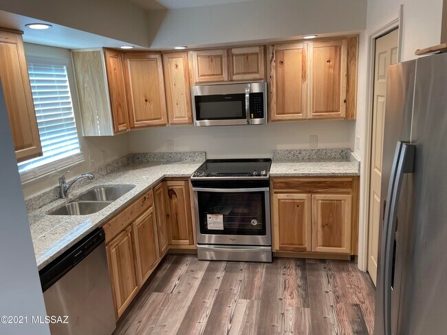 Foto del edificio - 2545 E Spring St