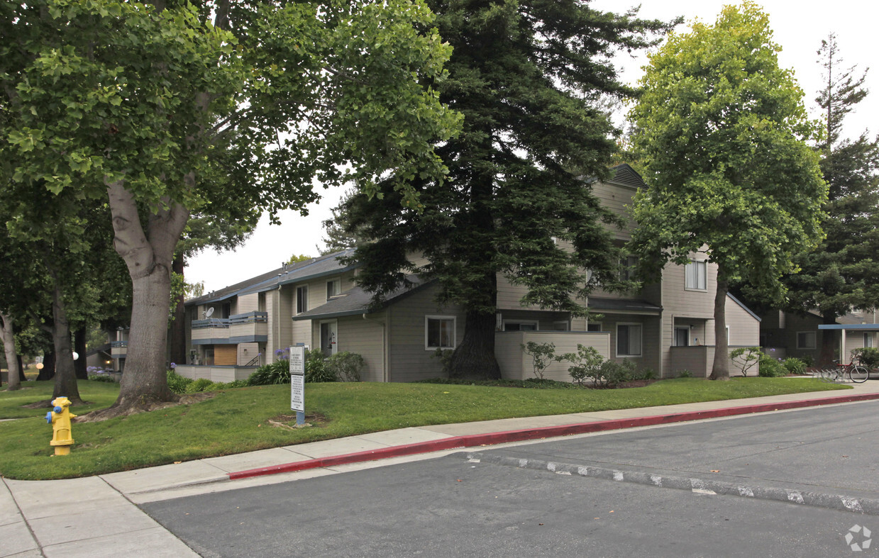 Building Photo - Seaside Apartments