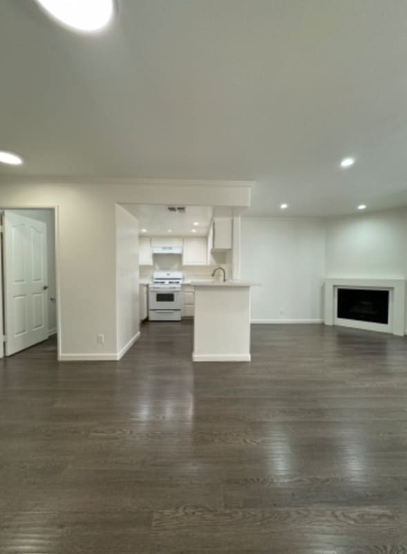 Building Photo - 13012 Riverside Dr