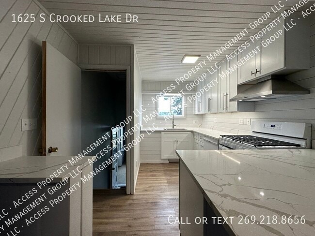 Foto del edificio - 1625 S Crooked Lake Dr