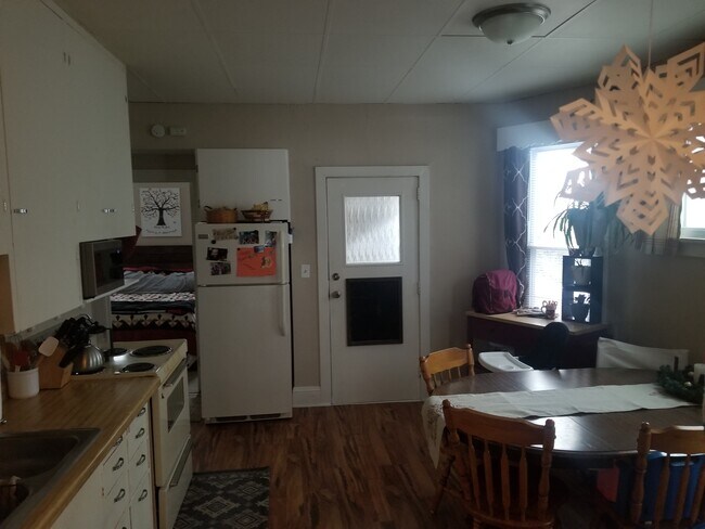 Kitchen - 2624 W 5th St