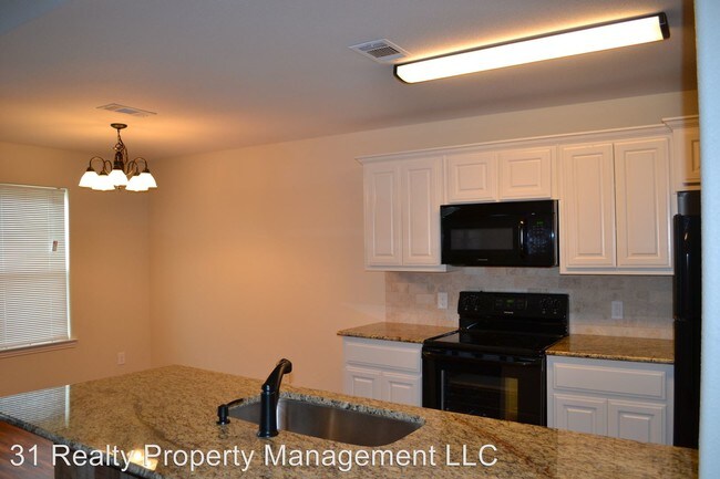 Building Photo - 3 br, 2 bath House - 508 W. Hull St