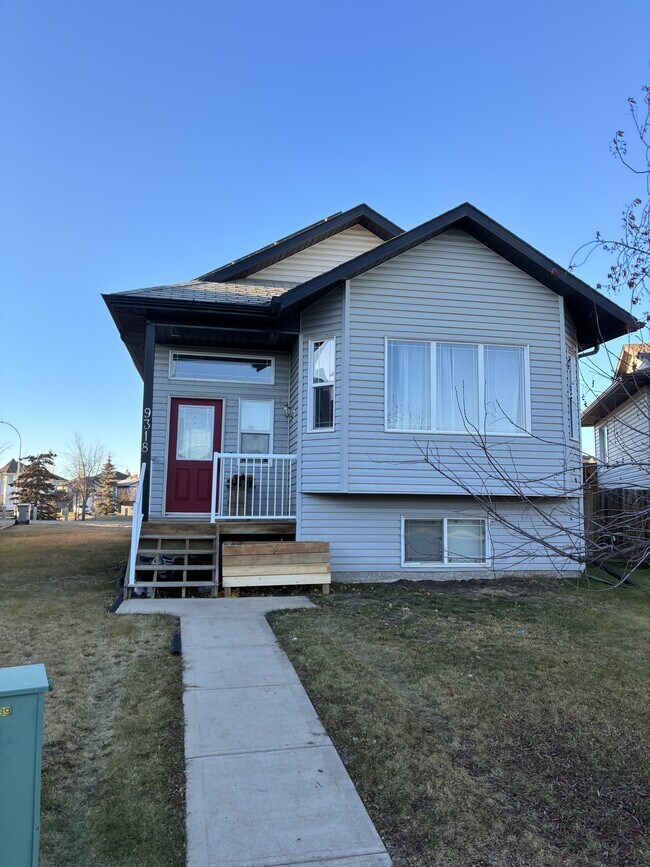 Photo du bâtiment - 9318-9130 AvenueUpper