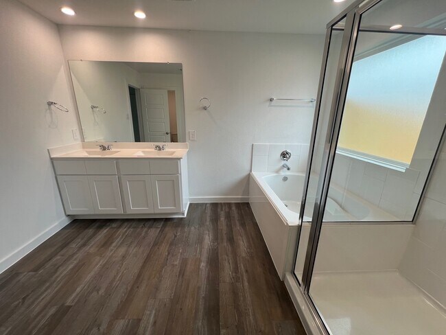 Foto del edificio - 1107 Fringed Bluestar Dr