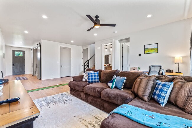 Building Photo - 6389 W Bluebird Ln