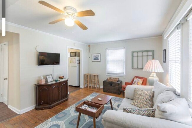 Building Photo - 1512 E North St