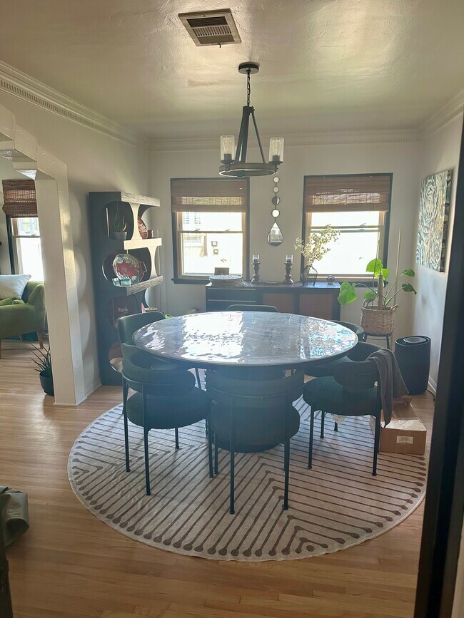 Foto del edificio - 3722 Somerset Dr