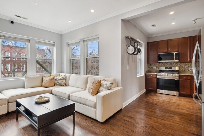 Foto del edificio - 1520 W Addison St