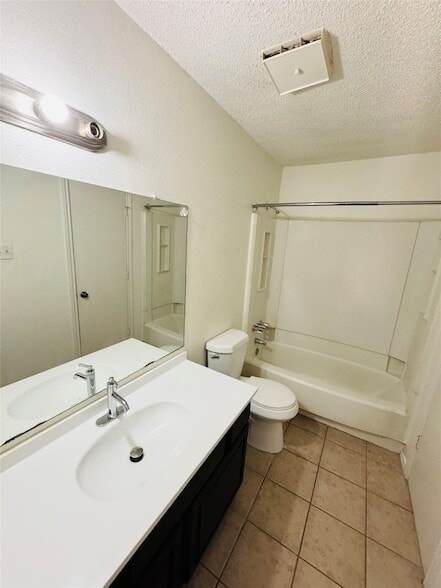 Building Photo - 1322 Bluffview Dr