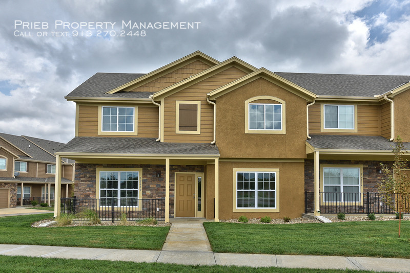Primary Photo - Parkview Townhome - Available October 15th