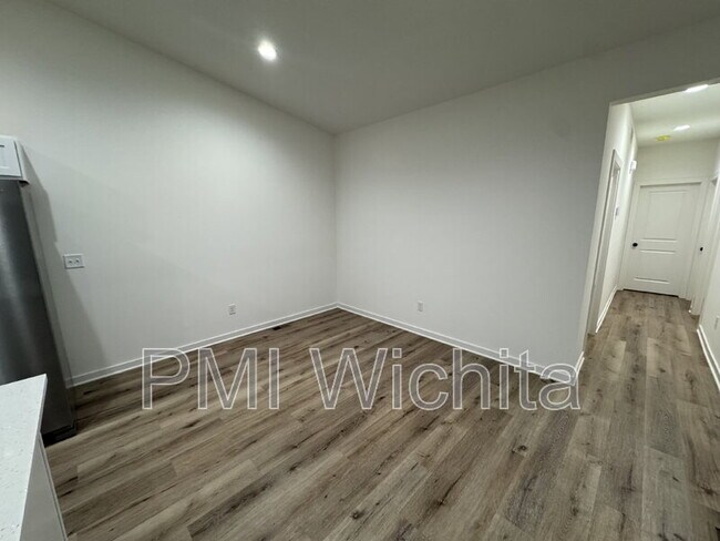 Foto del edificio - 5375 N Pinecrest Ct