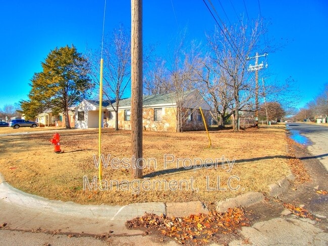 Photo - 2101 Westchester Dr House