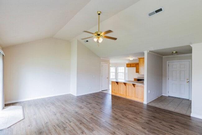 Foto del edificio - ***255 B ravenwood Blvd***