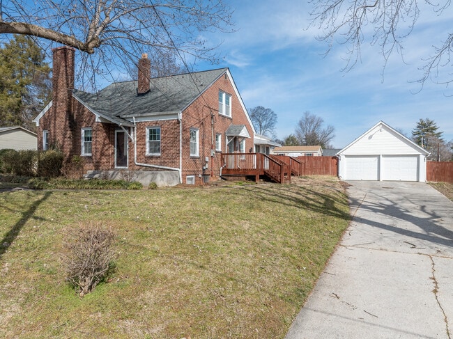 Building Photo - 412 Keeble St