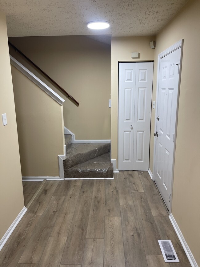 Building Photo - 2431 E Rosecroft Village Cir