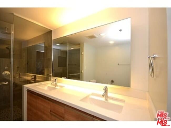 Building Photo - 3785 Wilshire Blvd