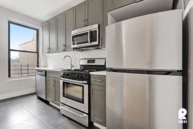 Building Photo - 516 W 159th St