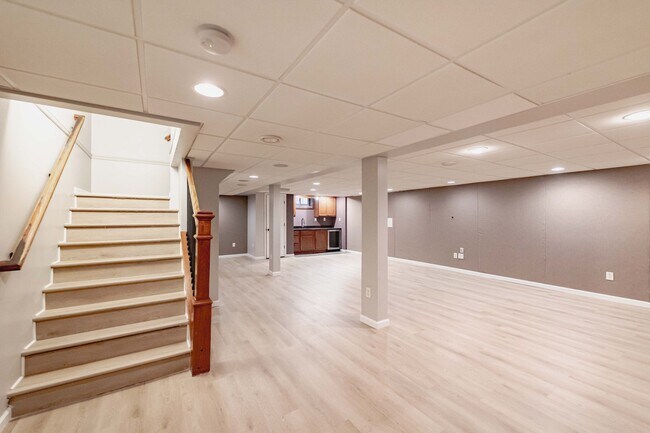 Foto del edificio - 8859 Rock Forest Dr