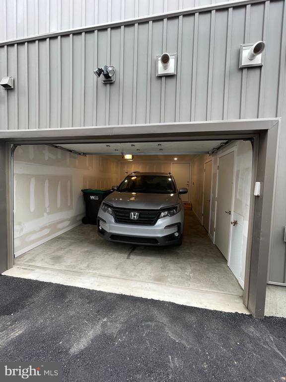 Building Photo - 3129 Beachview Ln