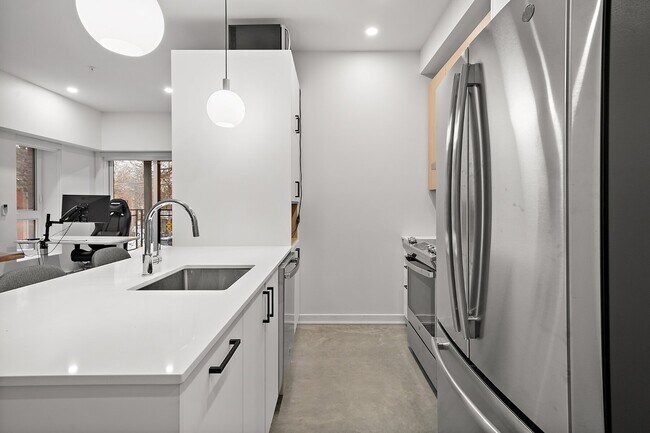 Photo du bâtiment - 7172 Rue Alexandra