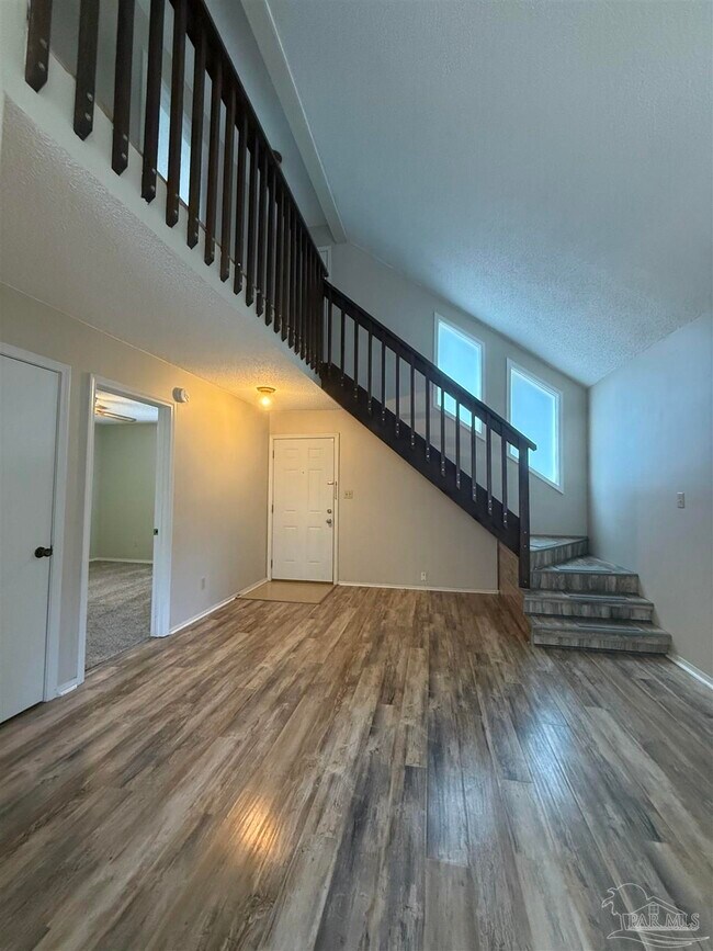 Foto del edificio - 3004 Cedarwood Village Ln