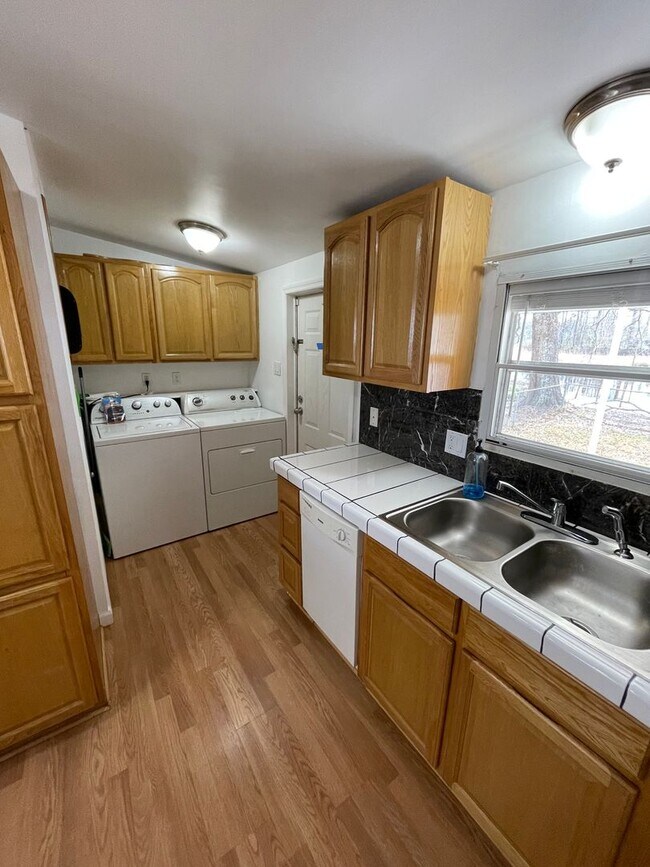 Foto del edificio - 3 bed / 2 bath ~ Summerville