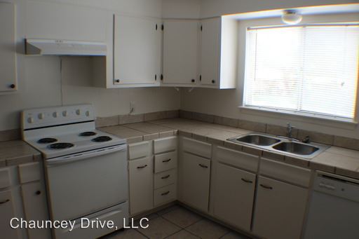 Building Photo - 606 Chauncey Dr