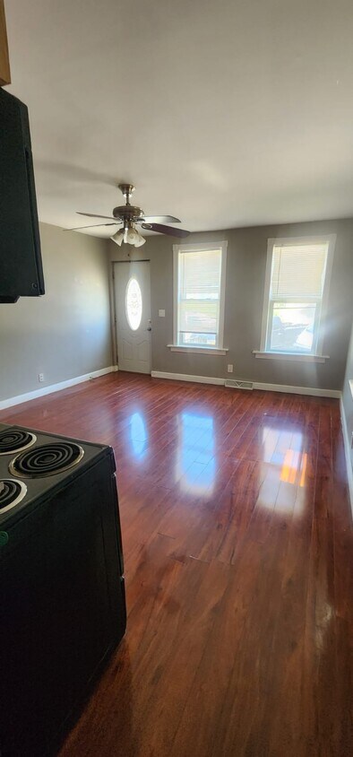 Foto principal - 1831 N Warren Ave