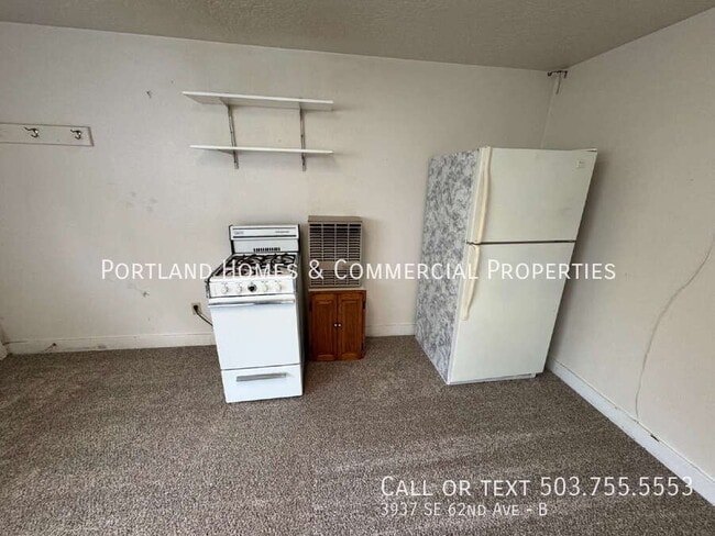 Building Photo - 3937 SE 62nd Ave
