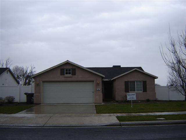 Foto principal - 3 Bedroom Home available now! Call us for ...