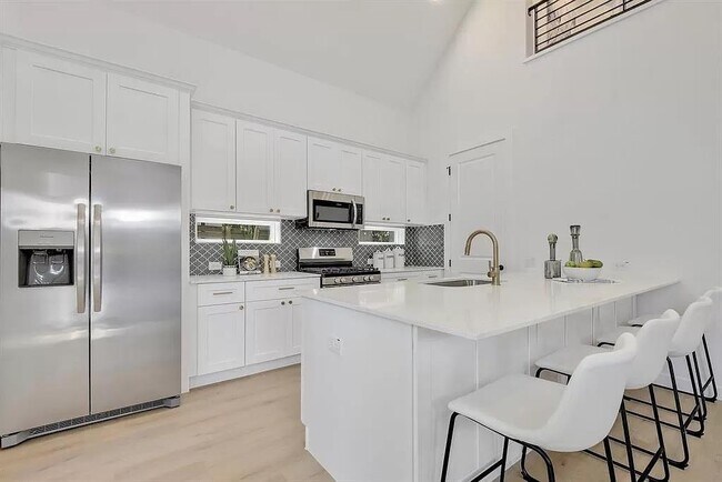 Building Photo - 920 Cardinal Ln