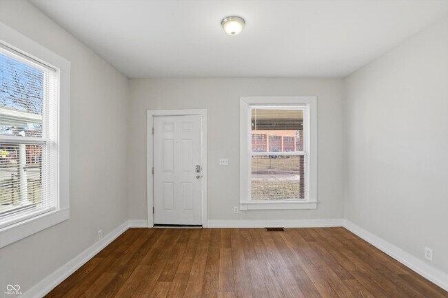 Foto del edificio - 512 N Beville Ave