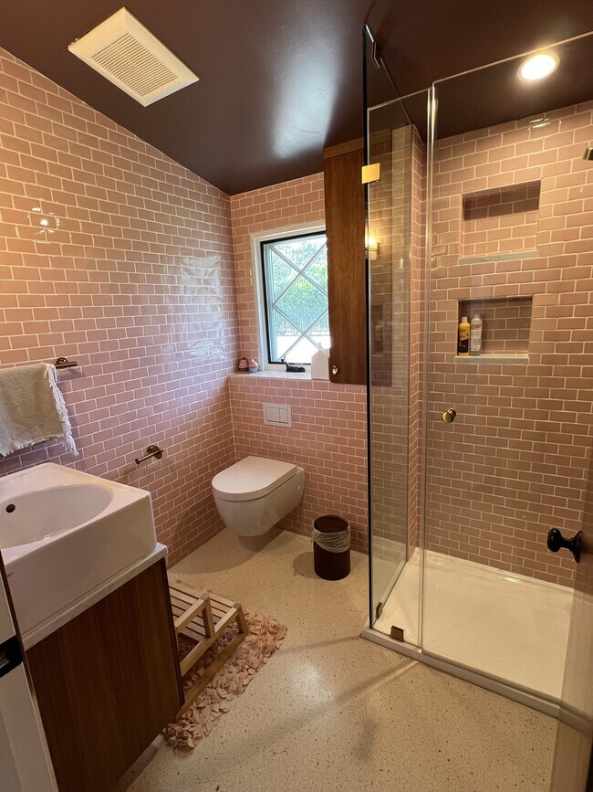 Building Photo - 6655 Dume Dr