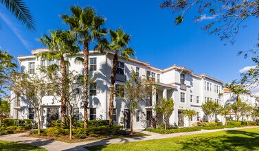 Walkable grounds at your new community - City Center On 7th