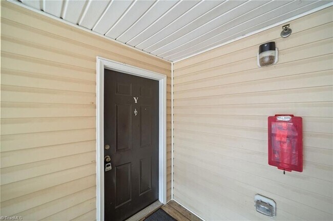 Building Photo - 3712 Cotswold Ave