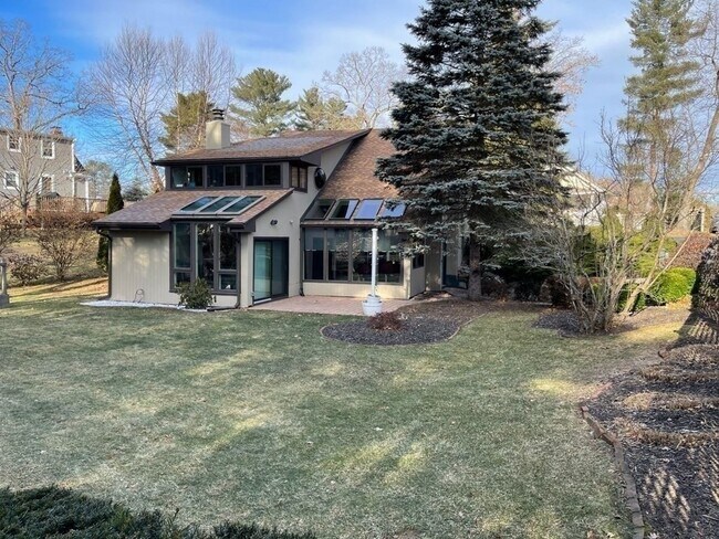 Building Photo - 28 Edgemoor Ave