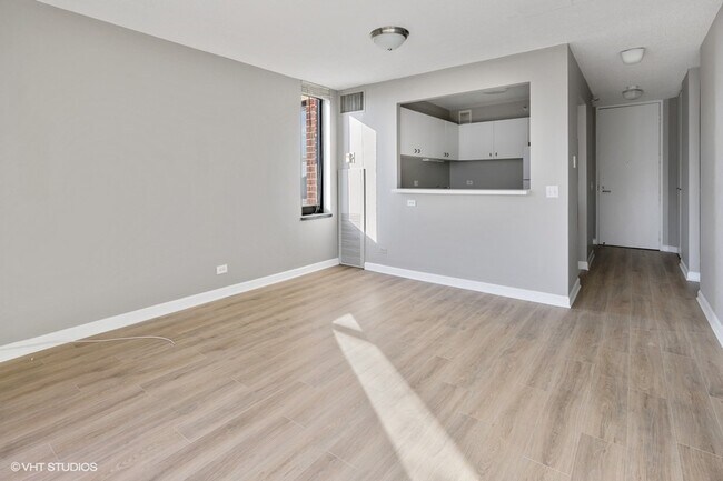 Foto del edificio - 3660 N Lake Shore Dr