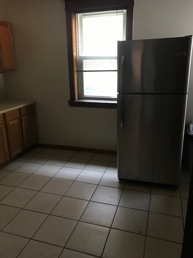 Large kitchen, stainless appliances - 2338 S Marshall Blvd